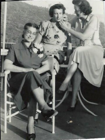 nanagengarelliwitheleanorandauntsara.jpg
