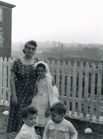 nanagengarelliwithmaryellengingerelliellieandmichaelgingerelliinforeground.jpg