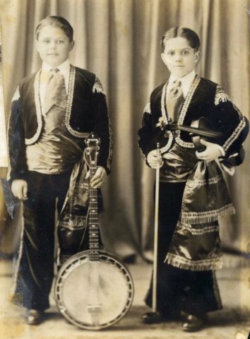 vincentandpeterditarantomusicians.jpg